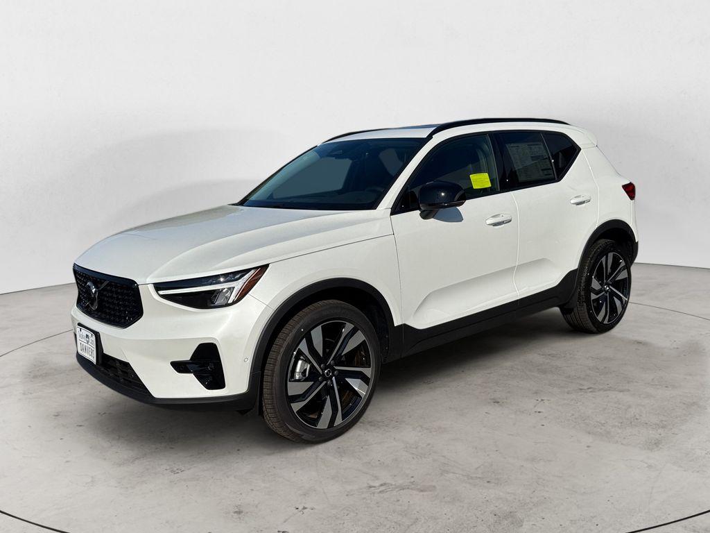 صورة 2 لـ 2026 Volvo XC40 B5 PLUS