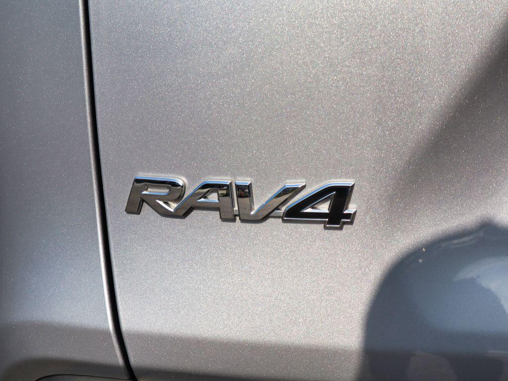 صورة مصغرة 21 لـ 2022 Toyota RAV4 XLE