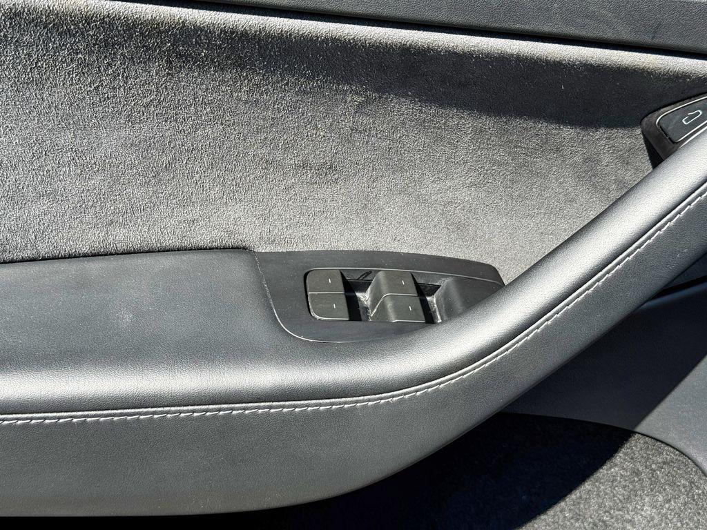 صورة مصغرة 85 لـ 2024 Tesla MODEL Y LONG RANGE SINGLE MOTOR REAR-WHEEL DRIVE
