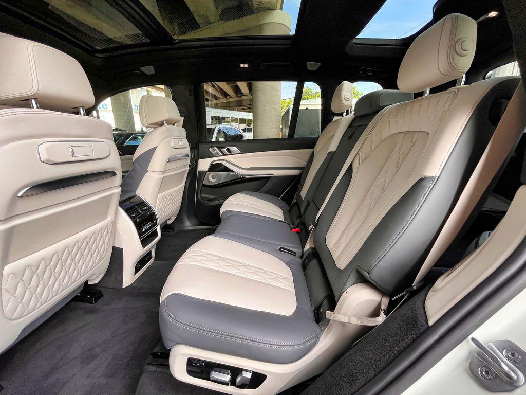 صورة مصغرة 46 لـ 2024 BMW X7 M60I