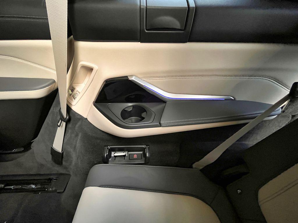 صورة مصغرة 57 لـ 2024 BMW X7 M60I