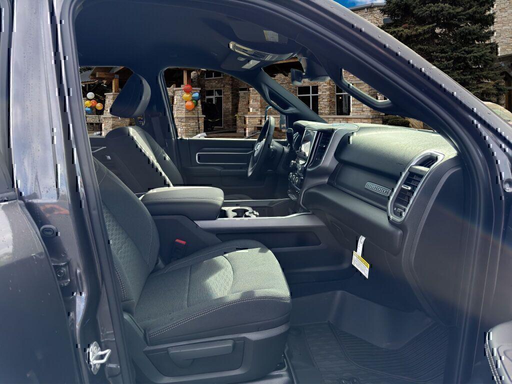 2025 RAM 2500 BIG HORN CREW CAB 4X4 8' BOX — миниатюра 16