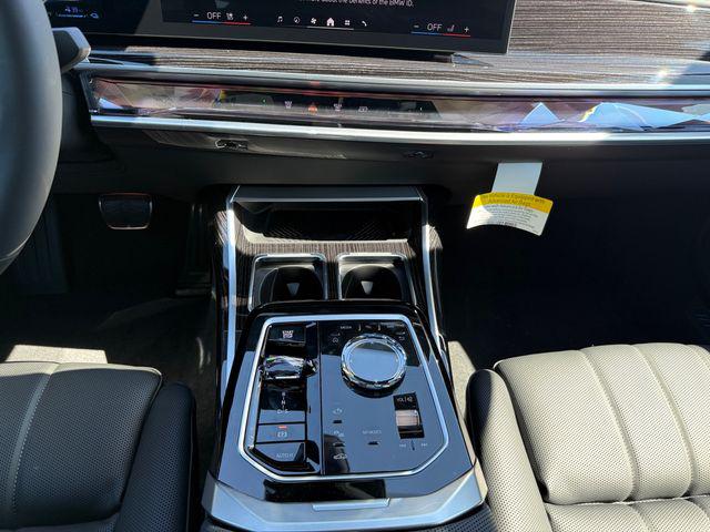 2026 BMW 750E I XDRIVE — миниатюра 11