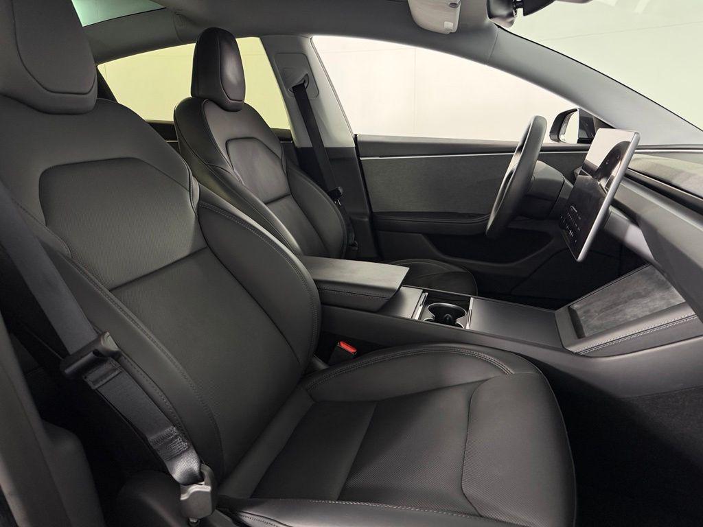 صورة مصغرة 32 لـ 2025 Tesla MODEL 3 LONG RANGE