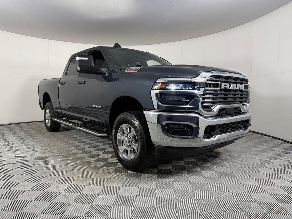 صورة 3 لـ 2025 RAM 2500 BIG HORN CREW CAB 4X4 6'4' BOX