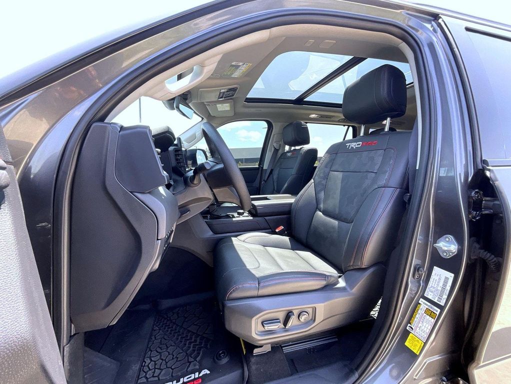 2023 Toyota SEQUOIA TRD PRO thumbnail 11