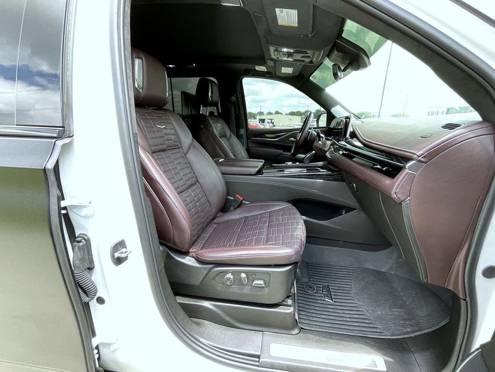 2024 Cadillac ESCALADE ESV V-SERIES — миниатюра 16
