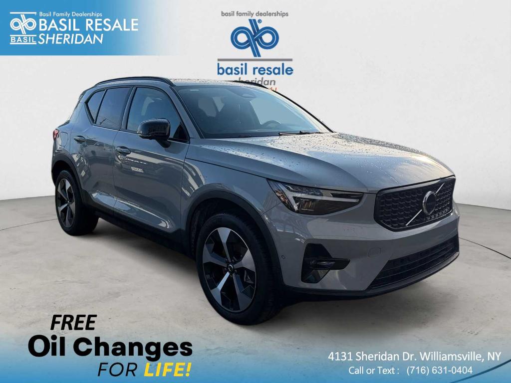 2026 Volvo XC40 B5 PLUS — фото 1
