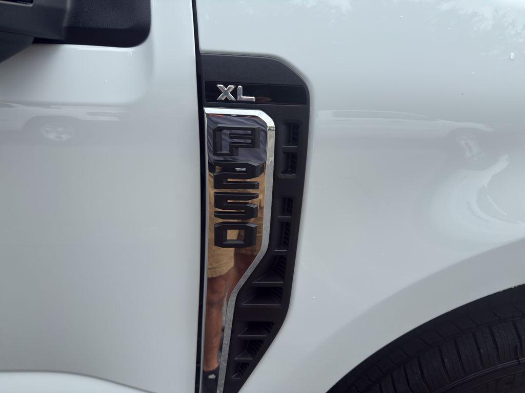 2025 FORD F-250 XL — миниатюра 16