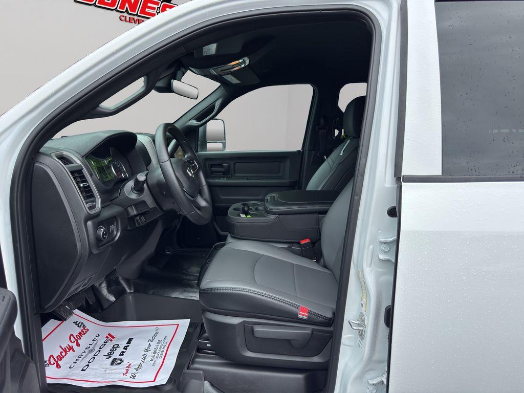 صورة 4 لـ 2026 RAM 3500 TRADESMAN