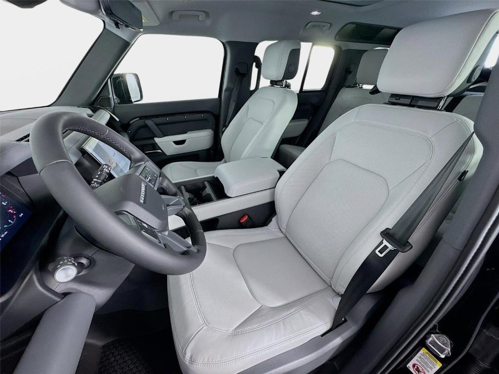 2026 LAND Rover DEFENDER P400 X-DYNAMIC SE thumbnail 10