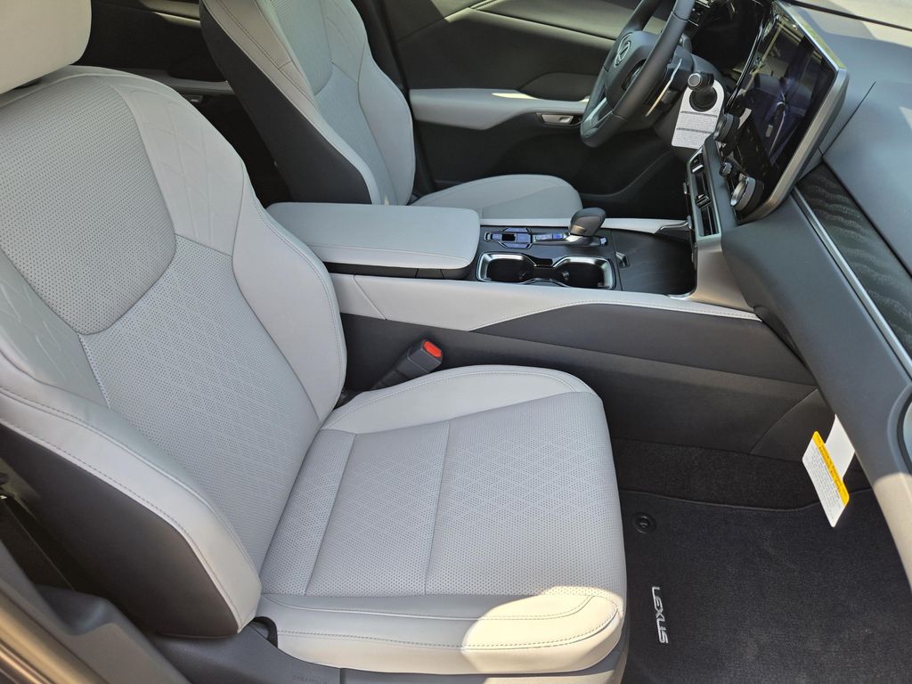 صورة 6 لـ 2026 Lexus RX 350 BASE