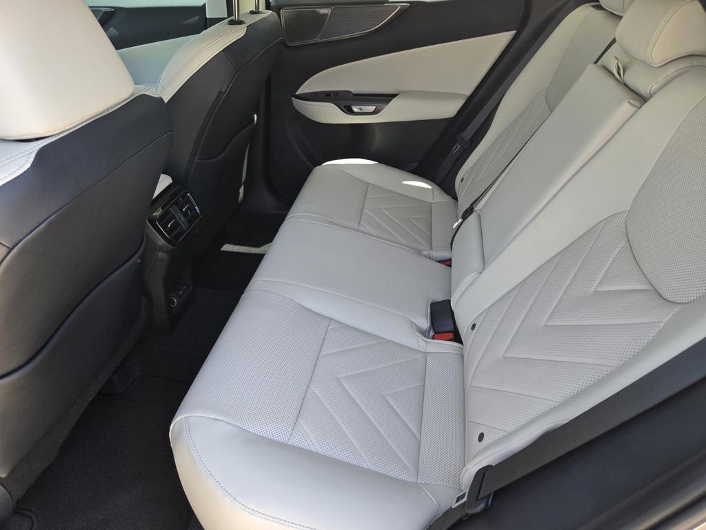 صورة مصغرة 17 لـ 2026 Lexus NX 350 LUXURY