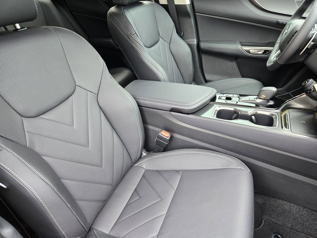 صورة 6 لـ 2026 Lexus NX 350H LUXURY