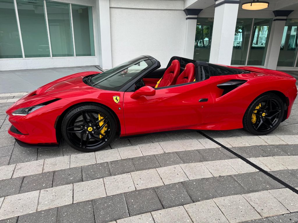 صورة 2 لـ 2023 Ferrari F8 SPIDER CONVERTIBLE
