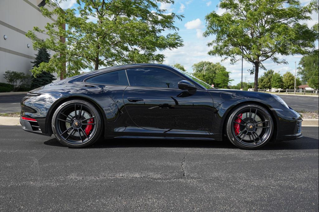 2024 Porsche 911 CARRERA 4 GTS — фото 5