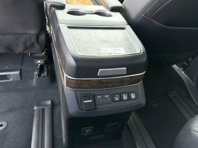 صورة 12 لـ 2026 Toyota SIENNA PLATINUM 7 PASSENGER