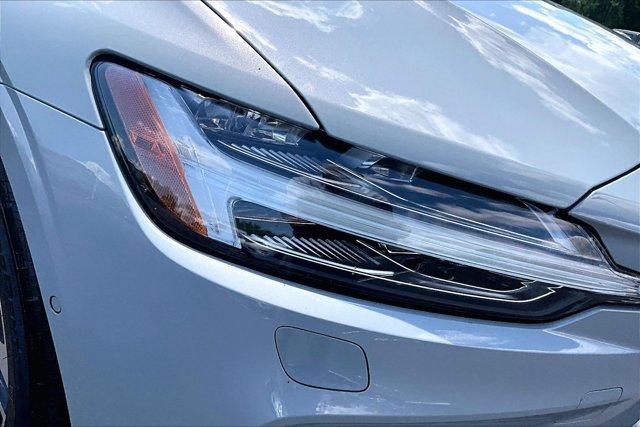 صورة 26 لـ 2025 Volvo S60 B5 PLUS