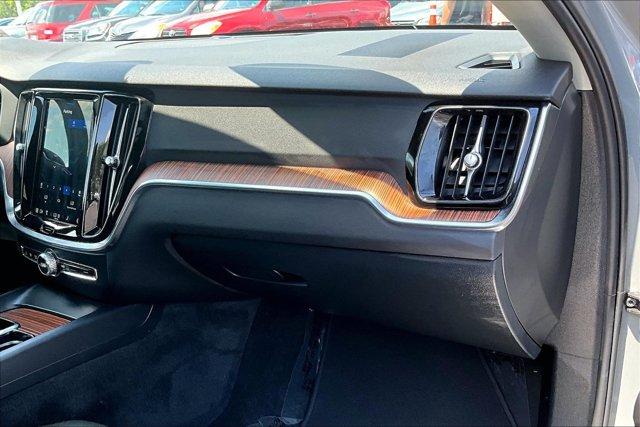 صورة 14 لـ 2025 Volvo S60 B5 PLUS