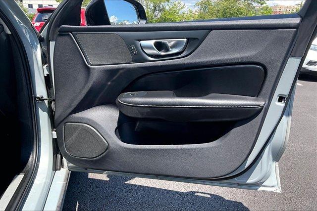 صورة 22 لـ 2025 Volvo S60 B5 PLUS