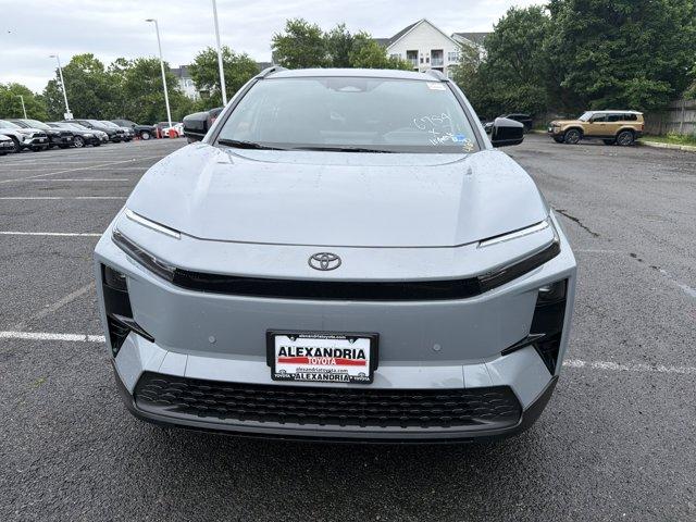 2026 Toyota C-HR SE photo 2