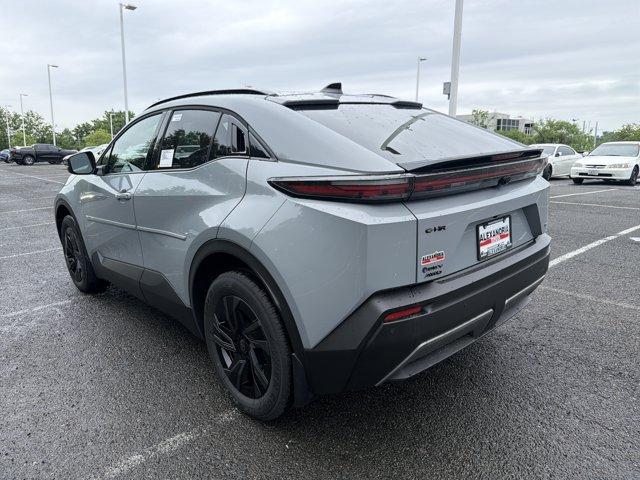 2026 Toyota C-HR SE photo 6