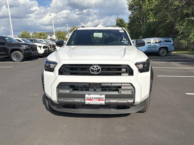 2026 Toyota 4RUNNER SR5 — фото 2