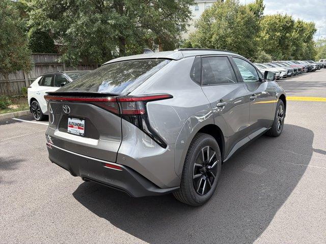 2026 Toyota BZ XLE PLUS — фото 4