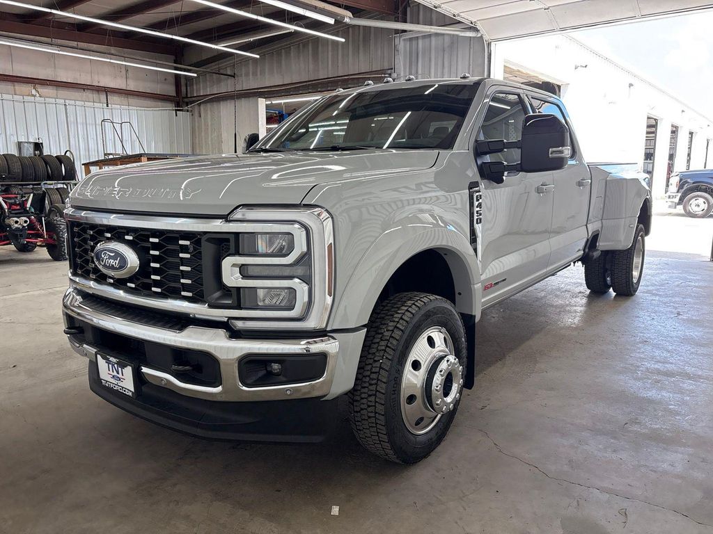2026 FORD F-450 LARIAT — фото 4