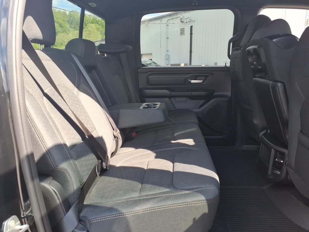2026 RAM 1500 WARLOCK CREW CAB 4X4 5'7' BOX — фото 5
