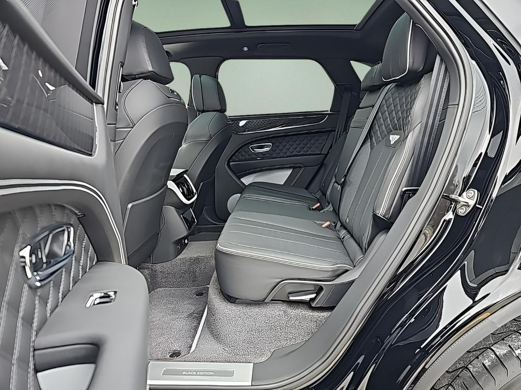 صورة 32 لـ 2025 Bentley BENTAYGA S BLACK EDITION