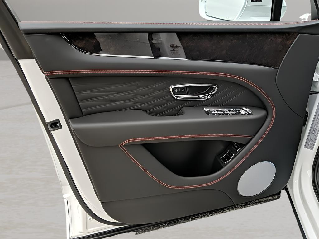 صورة 18 لـ 2023 Bentley BENTAYGA AZURE