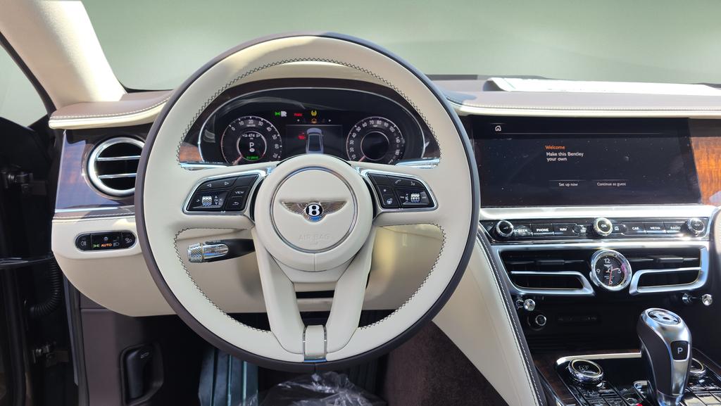 2026 Bentley FLYING SPUR BASE 照片 23