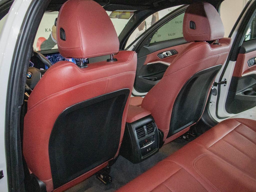صورة 10 لـ 2024 BMW 330 I XDRIVE
