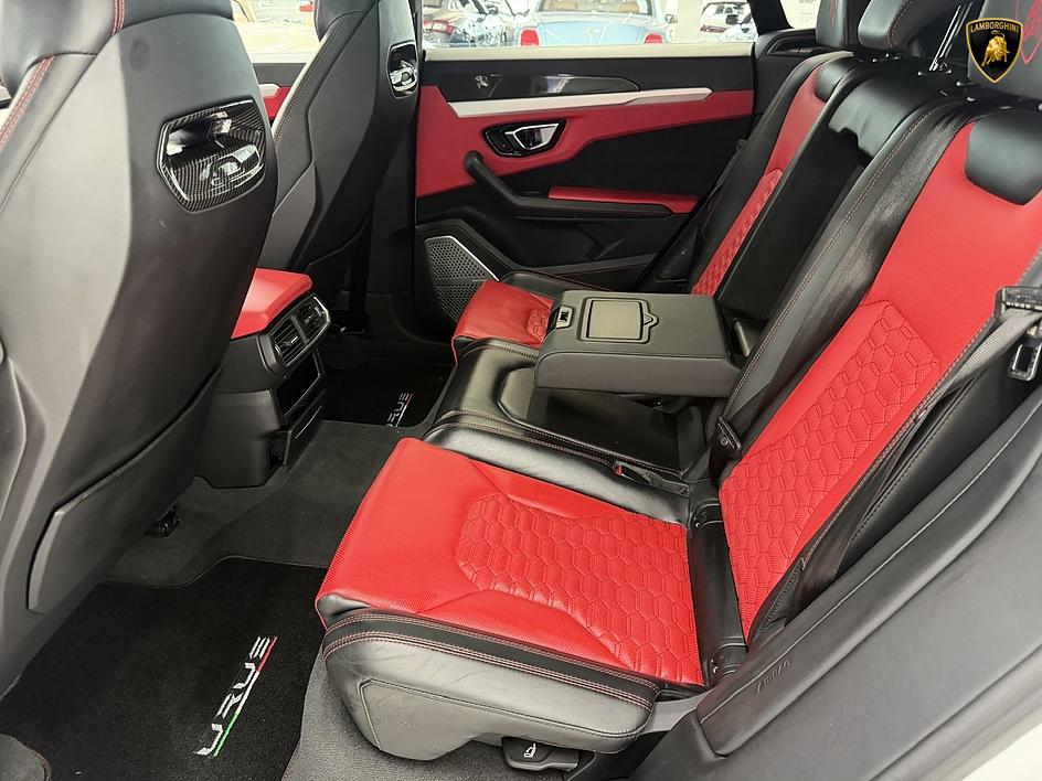 2021 Lamborghini URUS thumbnail 23