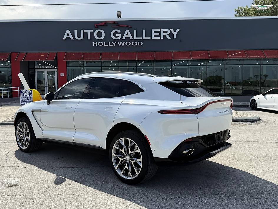 2021 Aston Martin DBX 照片 25