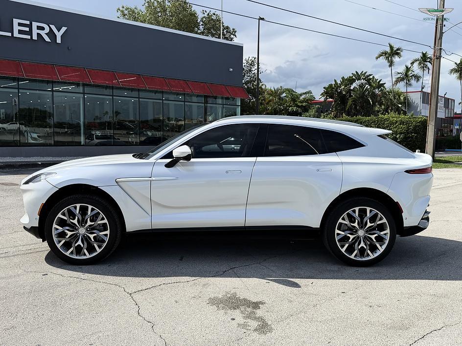 2021 Aston Martin DBX 照片 11