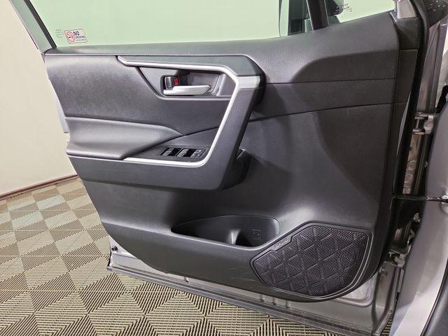 2025 Toyota RAV4 XLE — миниатюра 29