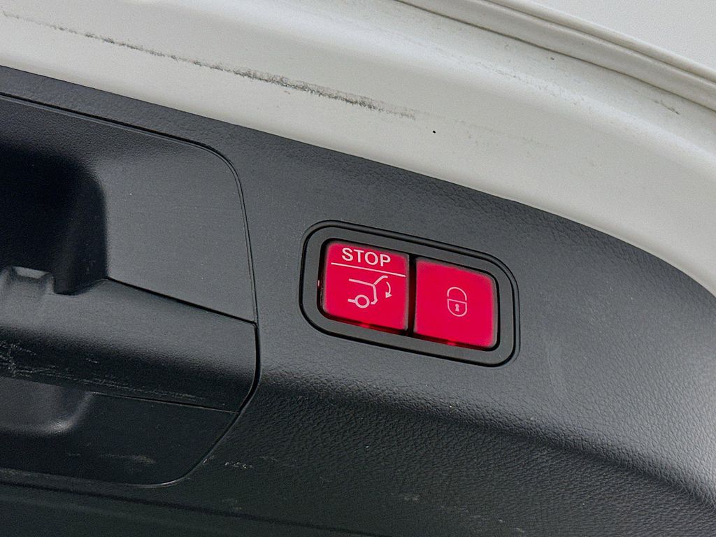 2025 Mercedes-BENZ GLA — миниатюра 26