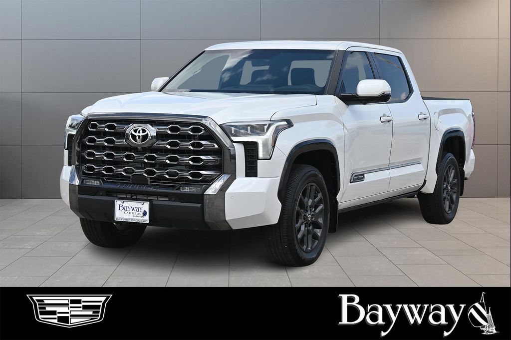 TOYOTA TUNDRA - 1
