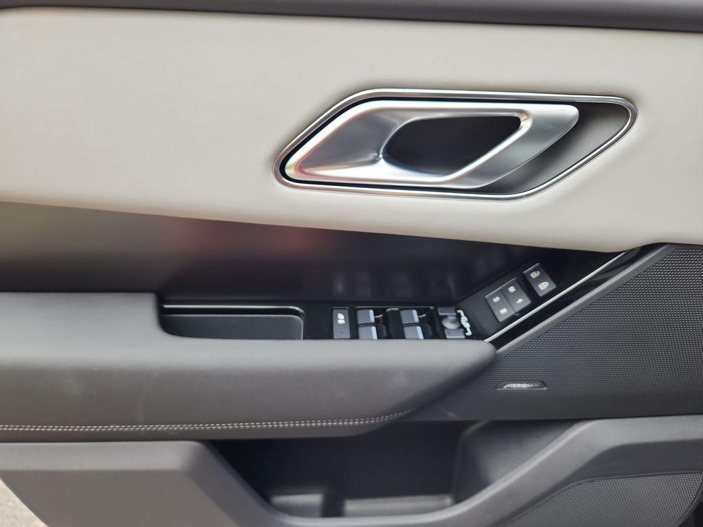 صورة 24 لـ 2026 LAND Rover RANGE ROVER VELAR P250