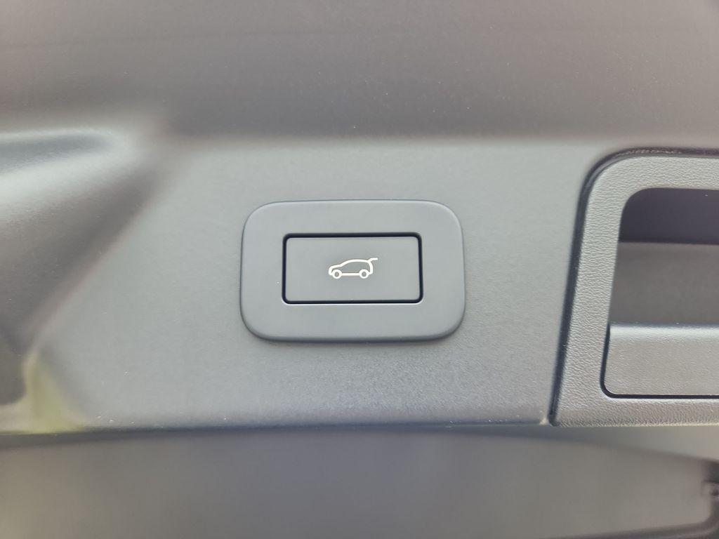 صورة 14 لـ 2026 LAND Rover RANGE ROVER VELAR P250