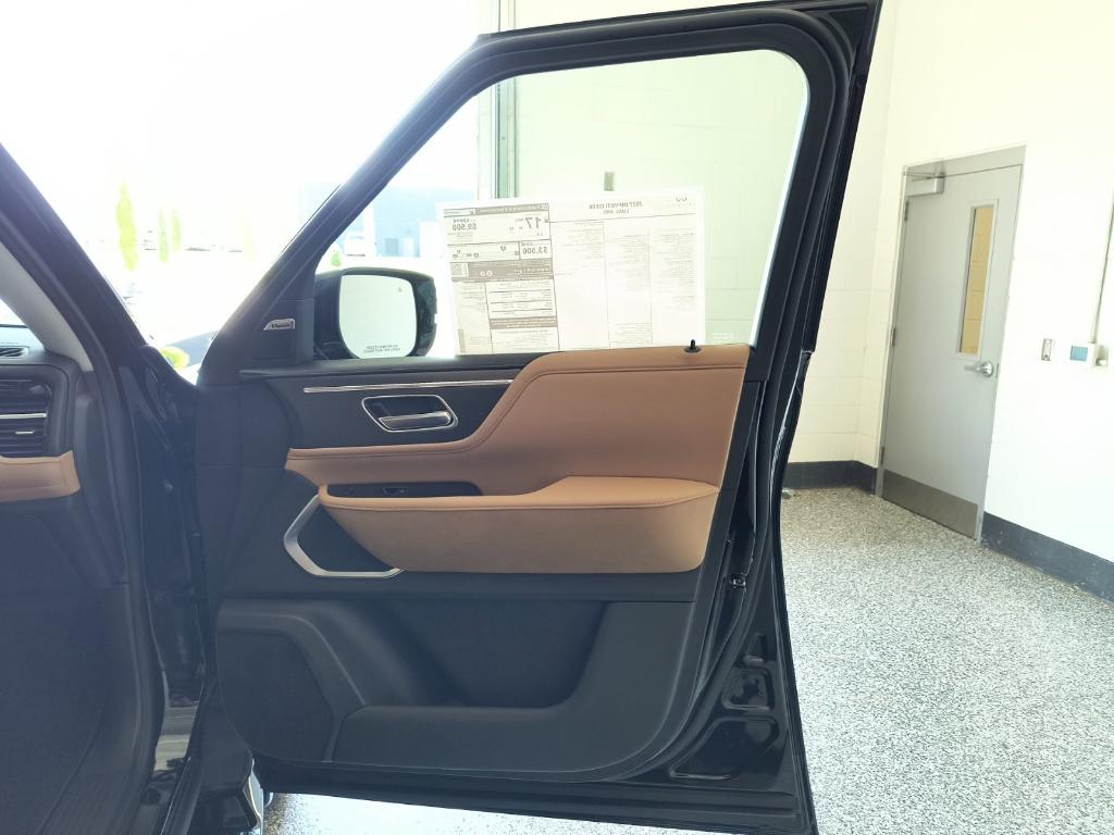 2027 Infiniti QX80 LUXE — миниатюра 24