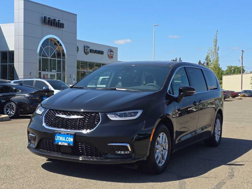 New 2026 Chrysler Pacifica Select