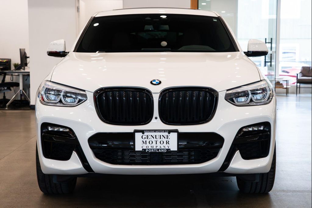 صورة 2 لـ 2021 BMW X4 M40I