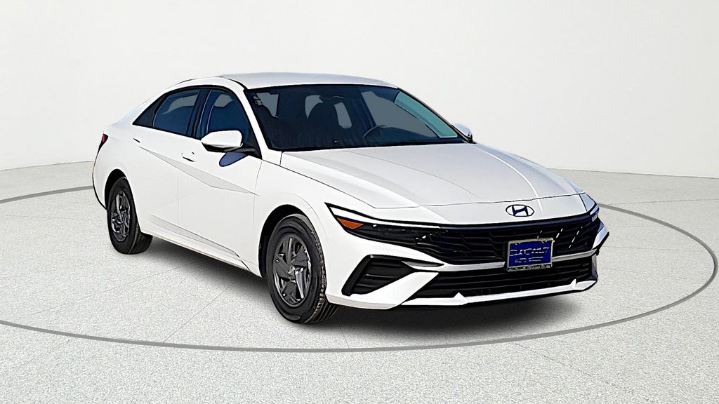 New 2026 Hyundai ELANTRA SE
