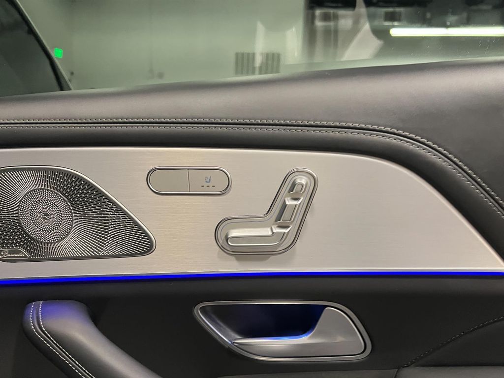 2022 Mercedes-BENZ AMG GLS 63 BASE — миниатюра 40