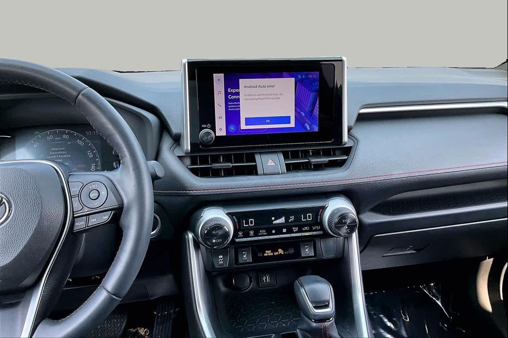 صورة 7 لـ 2023 Toyota RAV4 PRIME SE