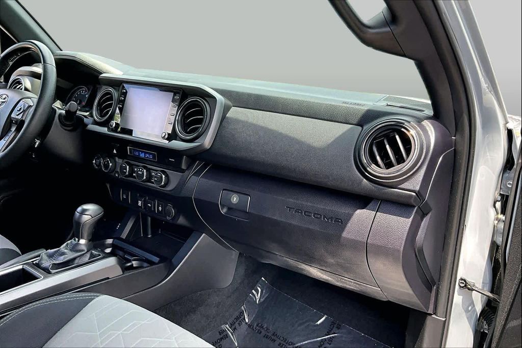 2021 Toyota TACOMA TRD OFF ROAD — миниатюра 18