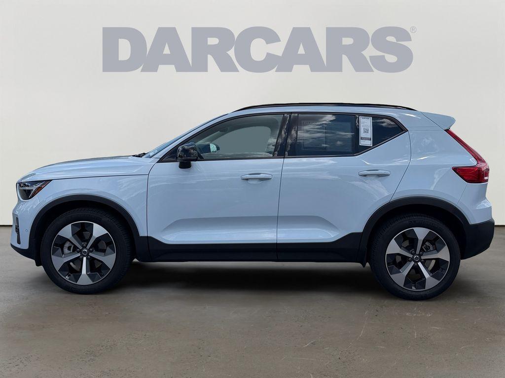 2026 Volvo XC40 B5 PLUS — фото 4